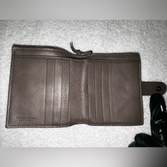 Bottega Veneta Intrecciato leather bifold wallet, Unisex. - Picture 3 of 14